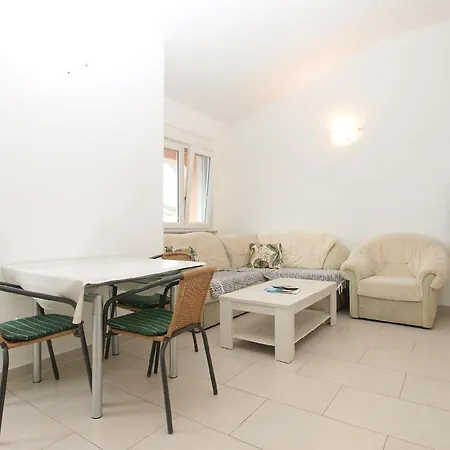 Apartment Fuer 3 Personen Ca 32 Qm In Liznjan, Istrien Suedkueste Von Istrien